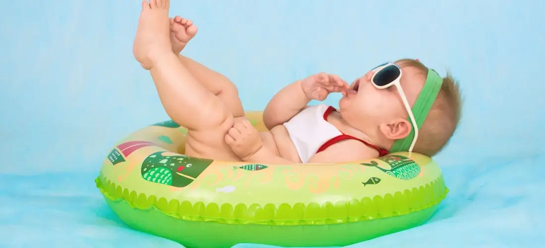 Neugeborene Babyfüße – Wochenbettbetreuung durch Hebamme in Leipzig